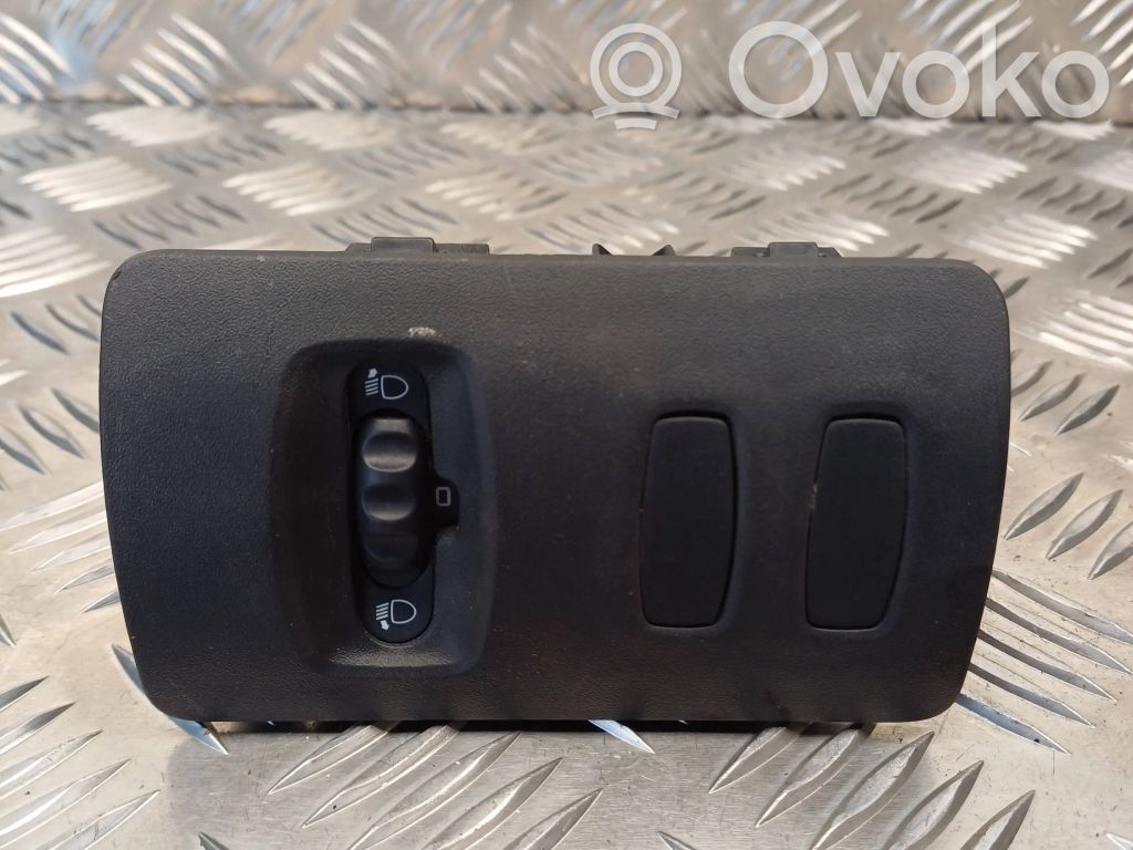 Renault Clio III Headlight level height control switch 