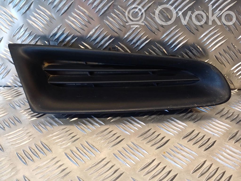 Renault Clio III Grotelės apatinės (trijų dalių) 