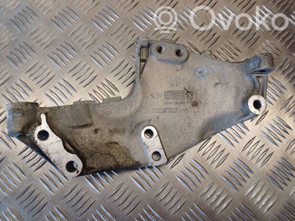 Engine mounting bracket   8200399938