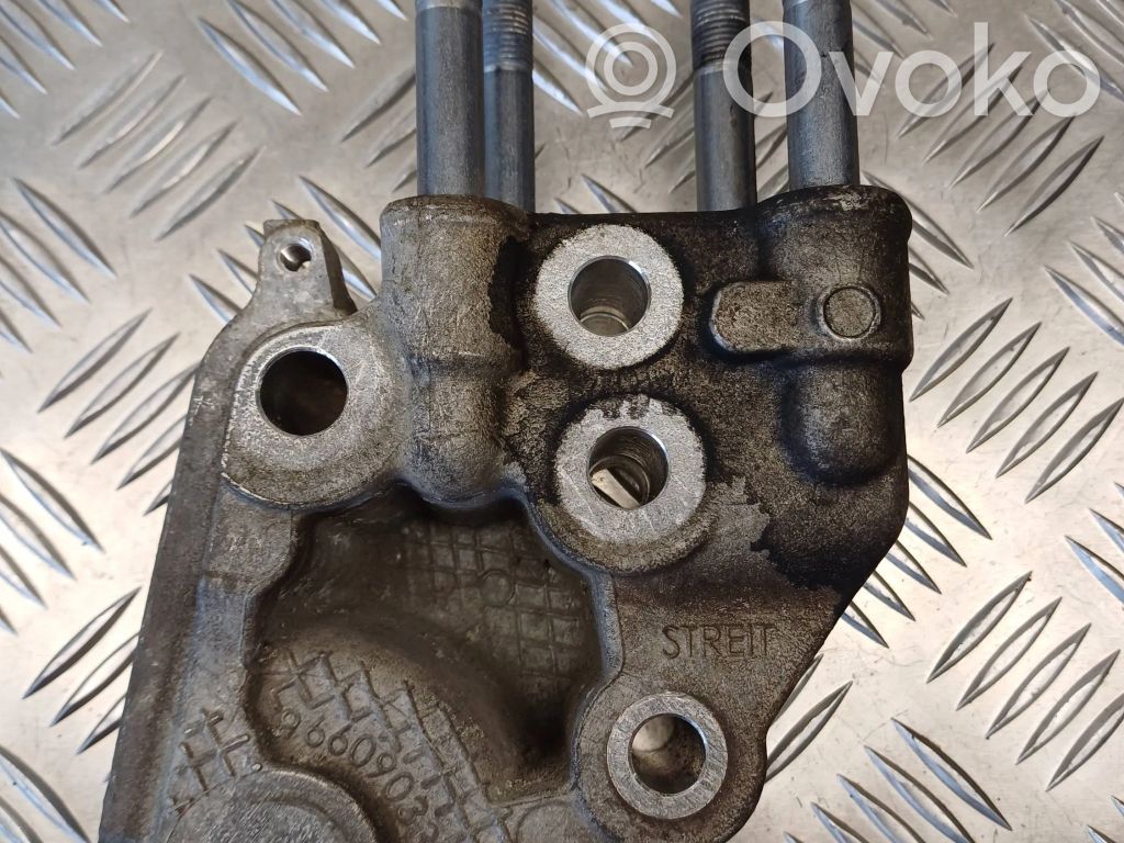 Citroen C-Crosser Engine mounting bracket 
