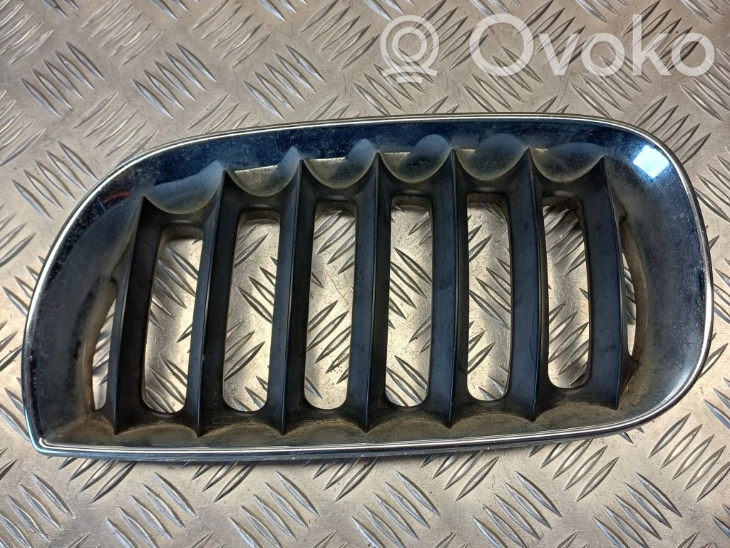 BMW X3 E83 Grille de calandre avant 
