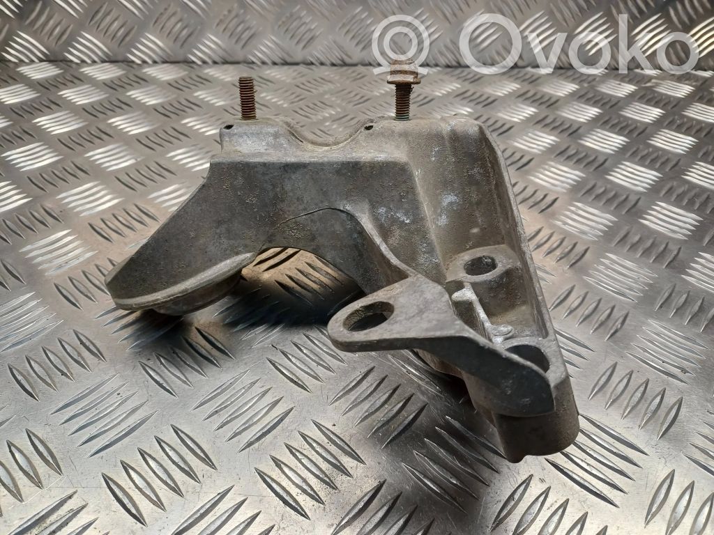 Engine mounting bracket   8E0199351F