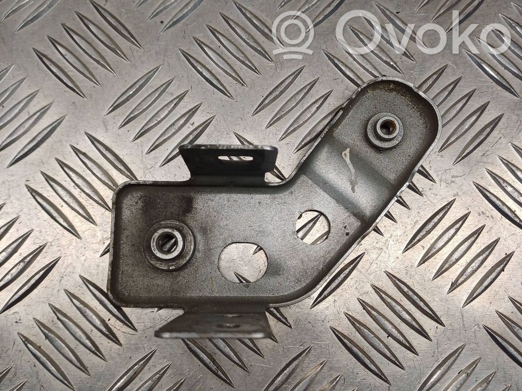 Renault Megane III Fender mounting bracket 