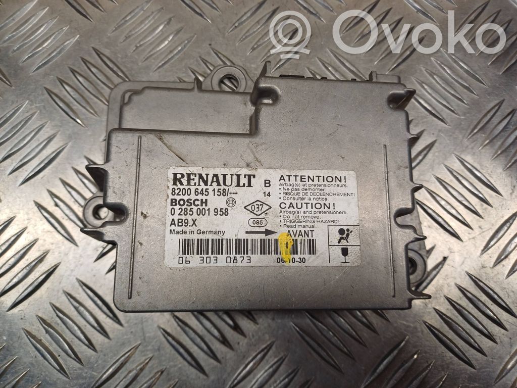 Renault Clio III Airbag control unit/module 