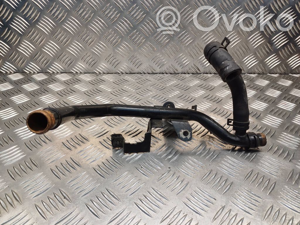 Audi A4 S4 B5 8D Przewód / Wąż chłodnicy 