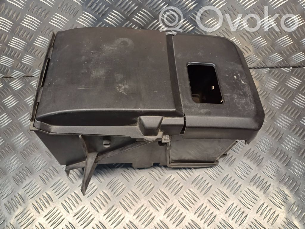 Volvo V50 Akumulatora kaste 