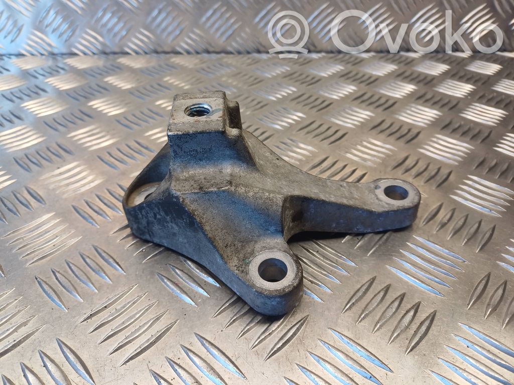 Volvo S40 Gearbox mounting bracket 