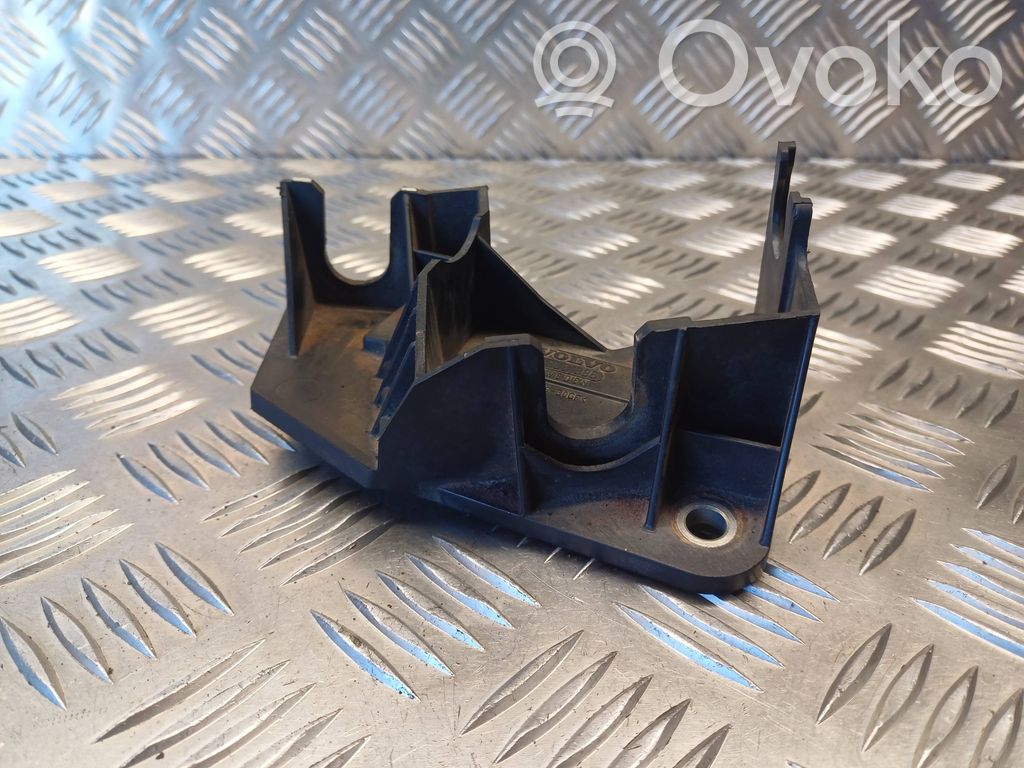Volvo S40 Gear shift cable bracket 