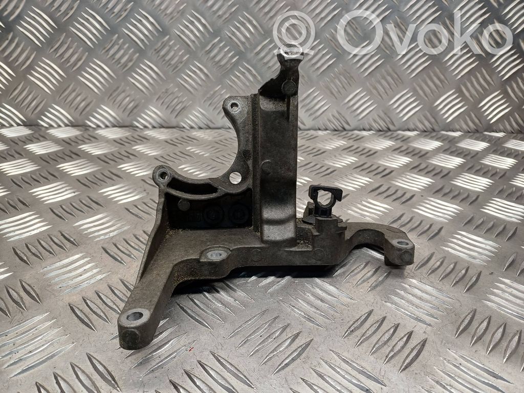 Intercooler pipe mounting bracket   AV6Q9B470BB