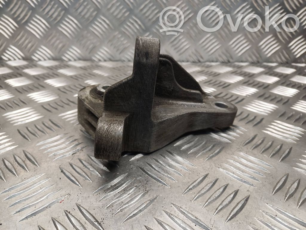 Ford Mondeo MK IV Gearbox mounting bracket 