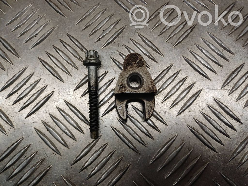 Abrazadera del inyector de combustible