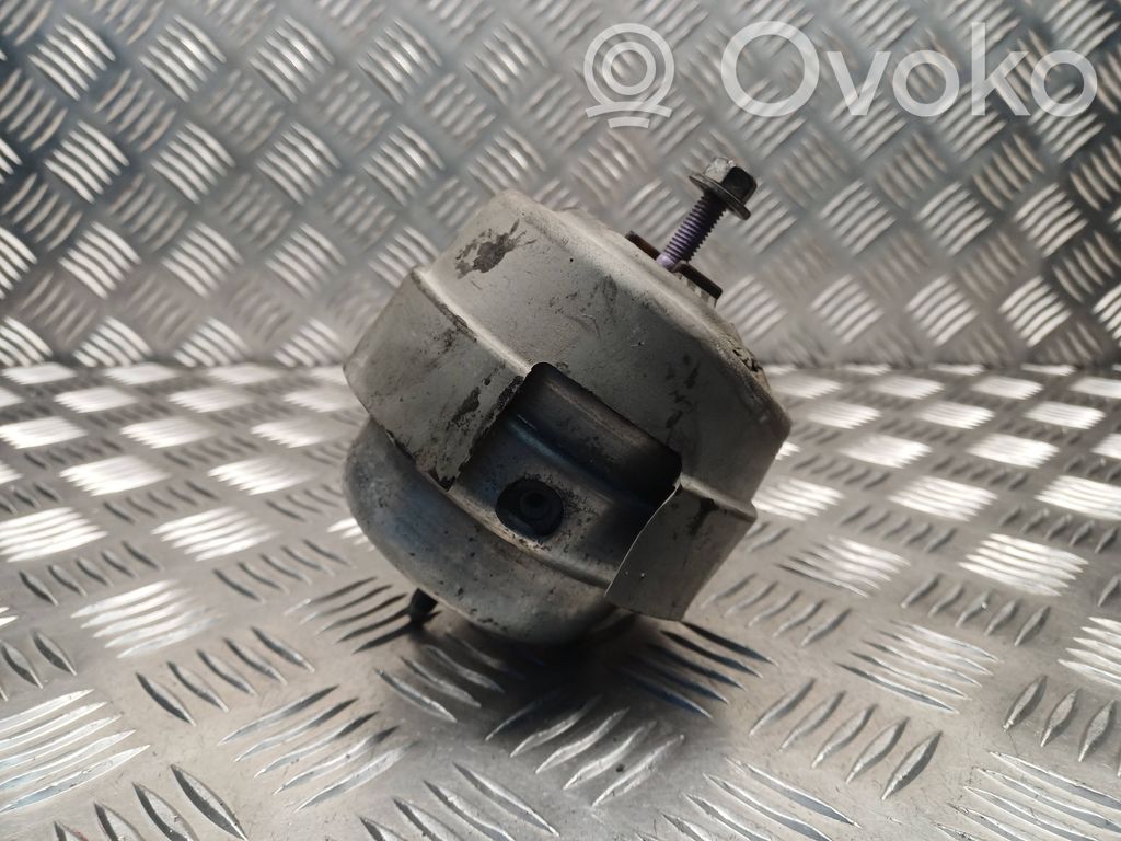 Audi A4 S4 B7 8E 8H Engine mount bracket 