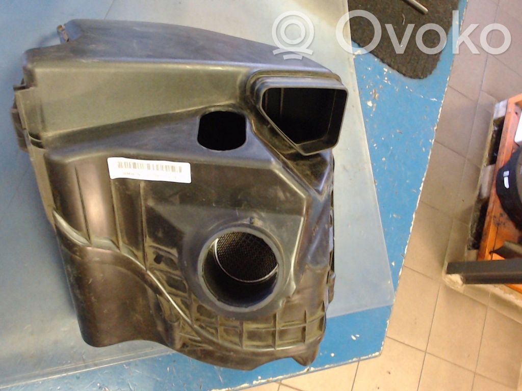 BMW 1 E81 E87 Air filter box 