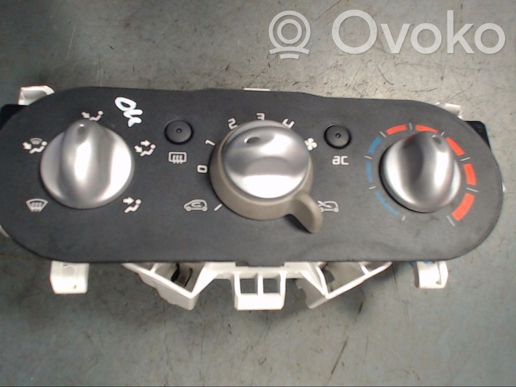 Renault Twingo II Climate control unit 