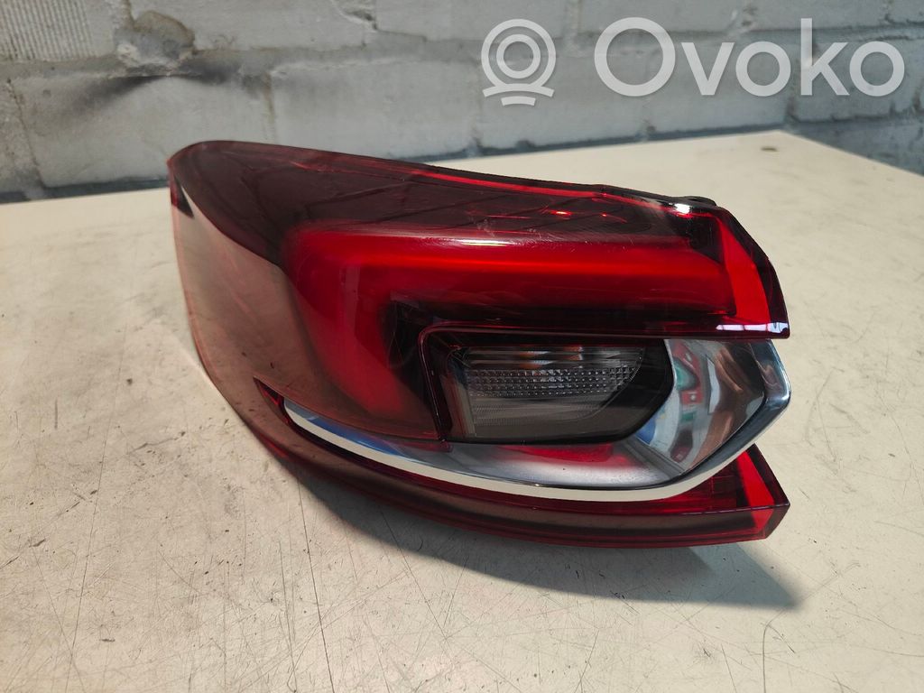 Opel Insignia B Aizmugurējais lukturis virsbūvē 