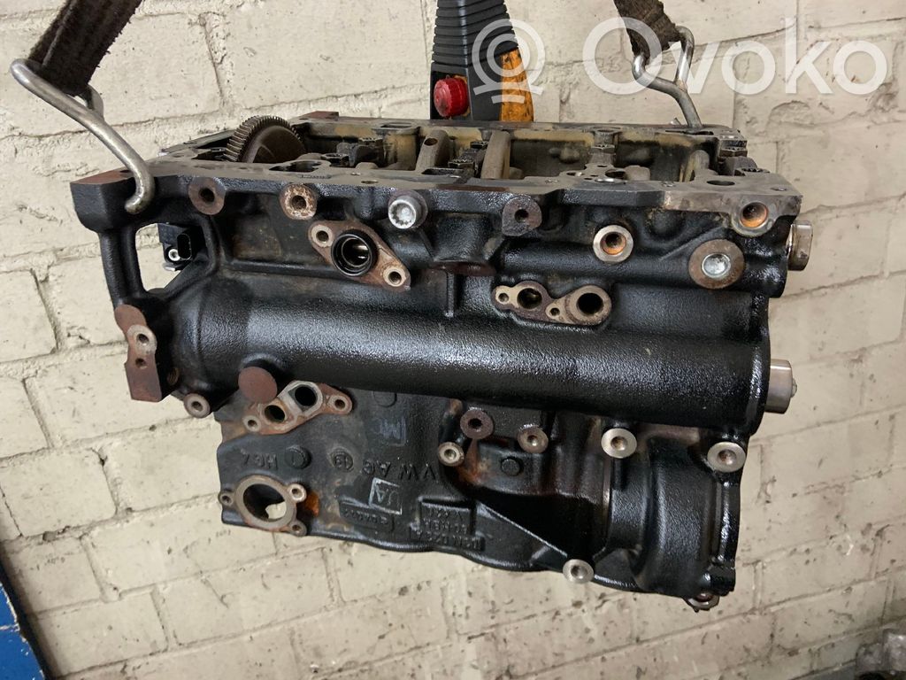 Silnik   04L100031GX