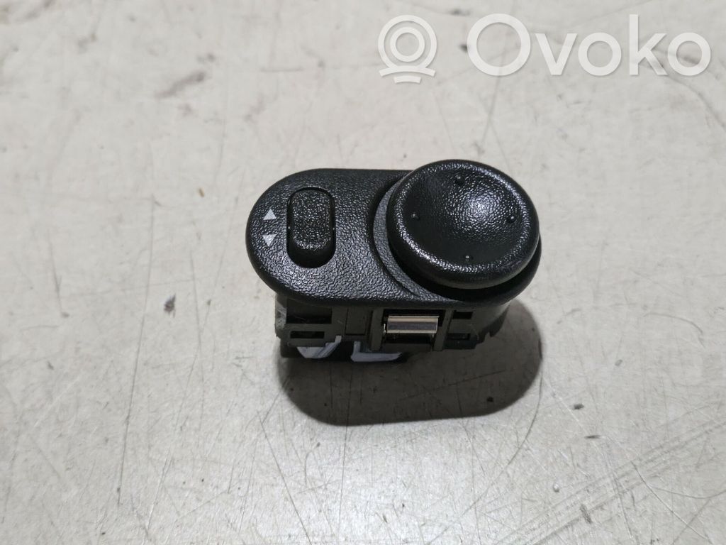 Opel Meriva A Wing mirror switch 