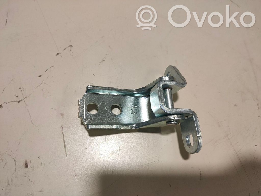 Front door upper hinge   9035S4