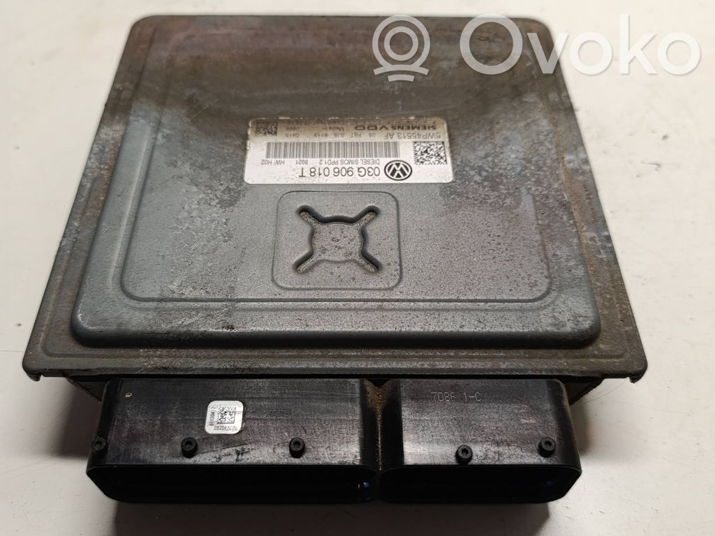 Volkswagen PASSAT B6 Engine control unit/module 