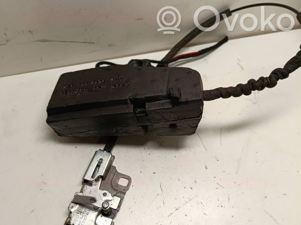 Audi A8 S8 D3 4E Takaluukun/tavaratilan lukon vastakappale 