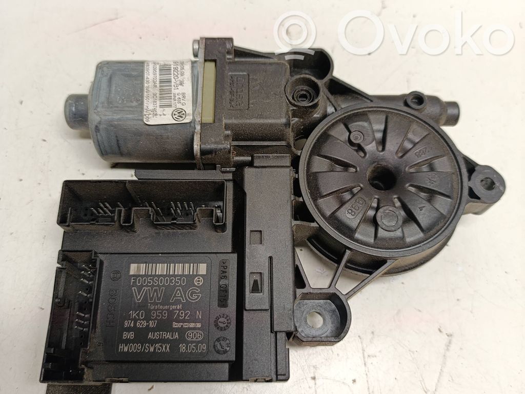 Volkswagen PASSAT B6 Motor macara geam ușă față 