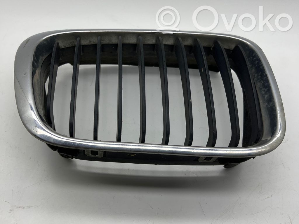 Front bumper upper radiator grill