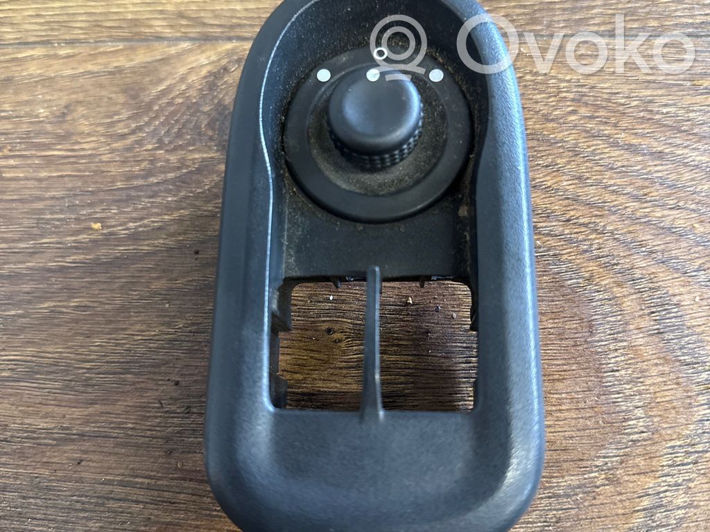 Electric window control switch   8200637849