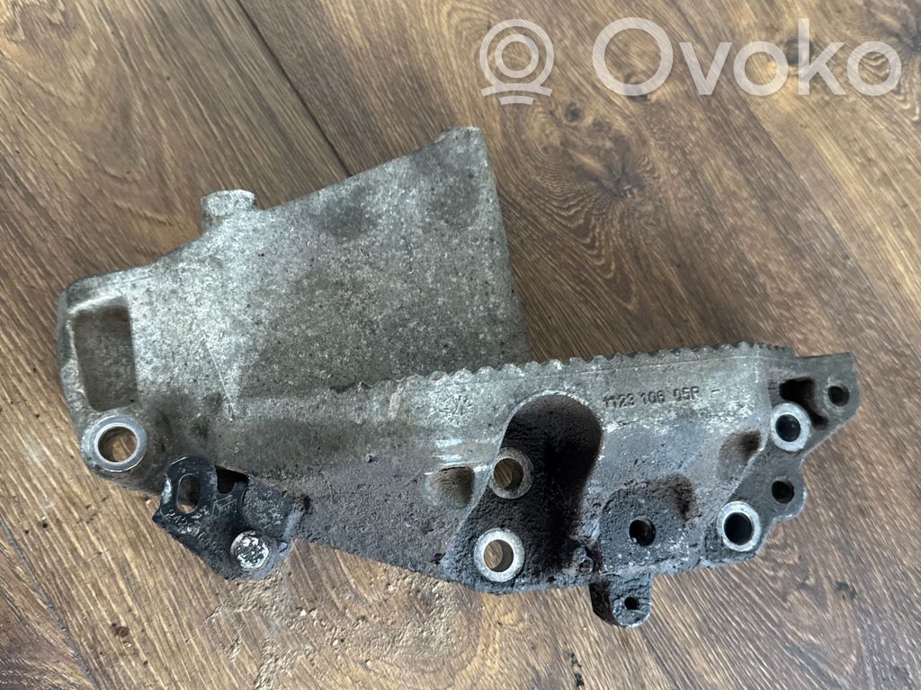 Renault Master III Engine mounting bracket 