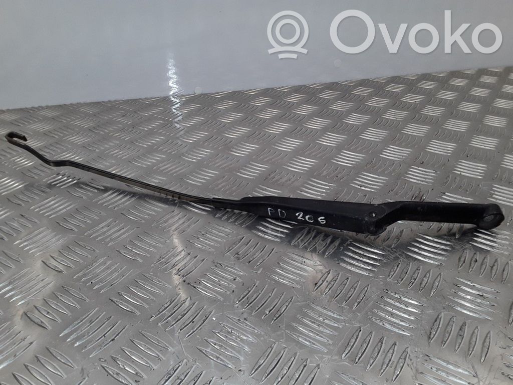 Peugeot 206 Priekinio stiklo valytuvų kojelė 