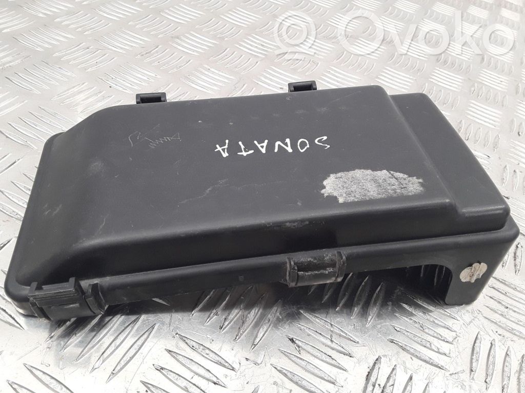 Hyundai Sonata Fuse box cover 