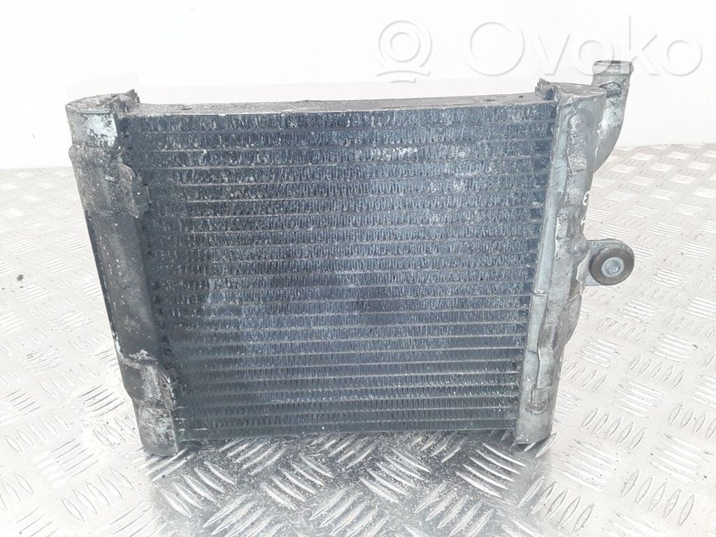 Audi A8 S8 D2 4D Papildomas radiatorius 