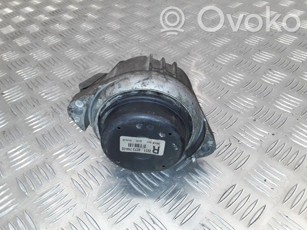 Engine mounting bracket   6773744,677374402,3618501,13981112