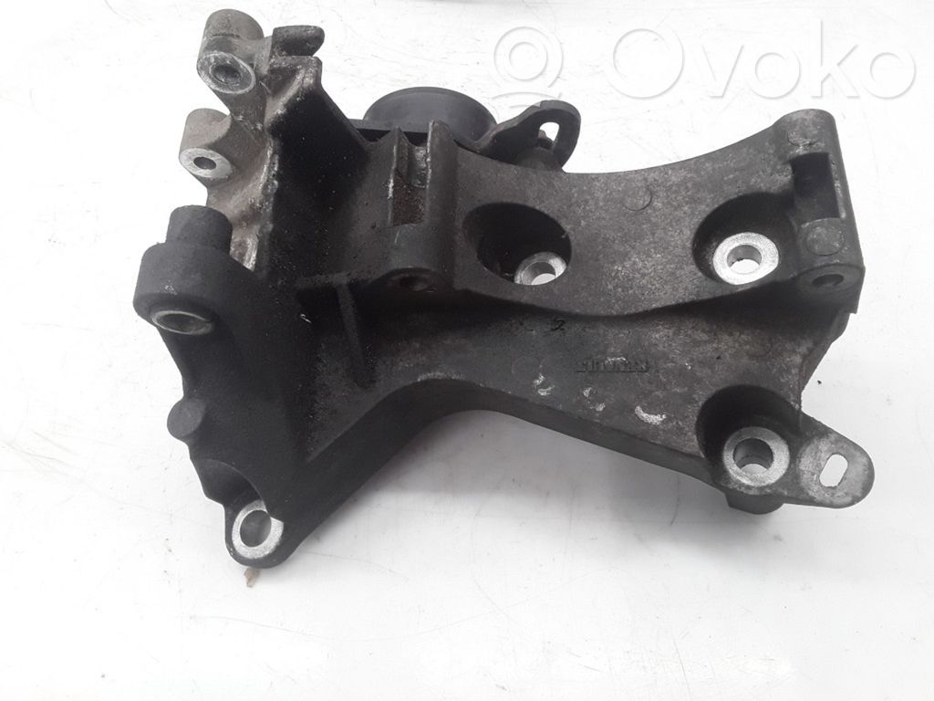 Nissan Almera N16 Generator/alternator bracket 