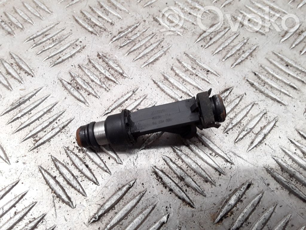Suzuki Forenza Fuel injector 