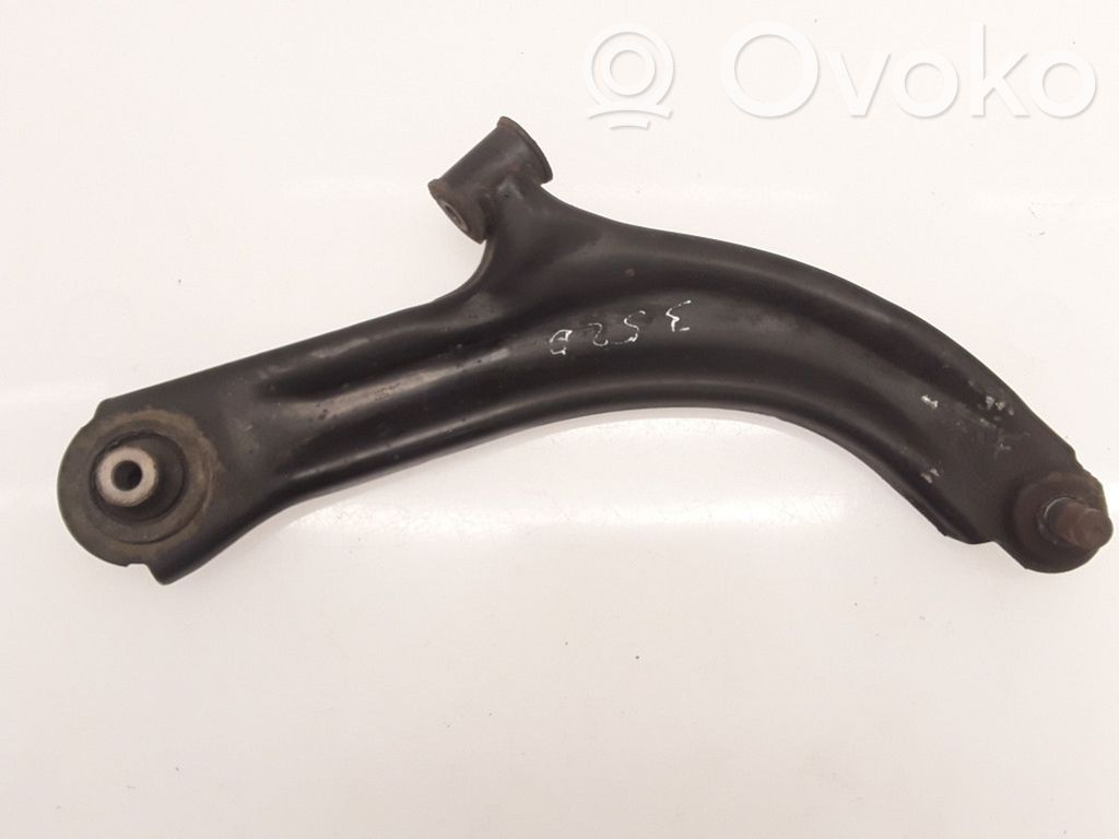 Renault Clio III Front lower control arm/wishbone 