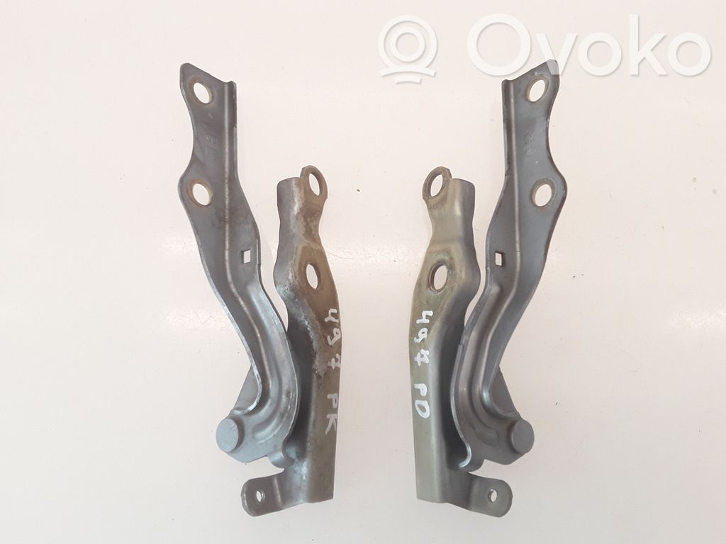 Engine bonnet/hood hinges