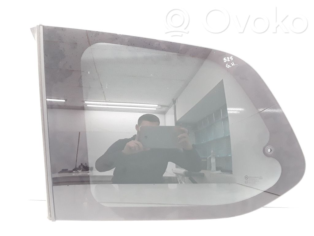 KIA Carnival Rear side window 