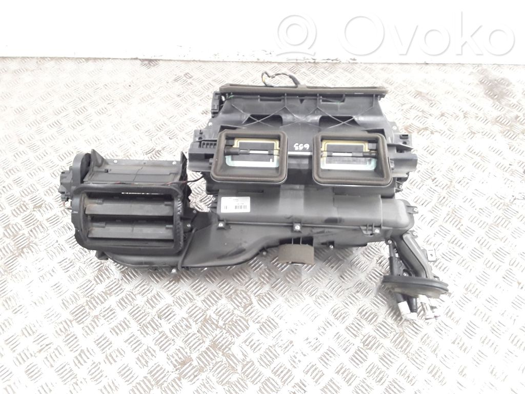 BMW 1 E81 E87 Salono oro mazgo komplektas 