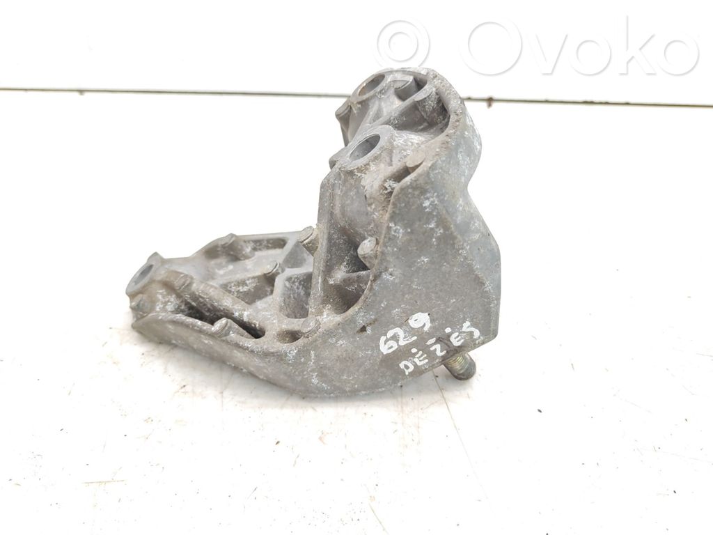 Mazda 2 Gearbox mounting bracket 