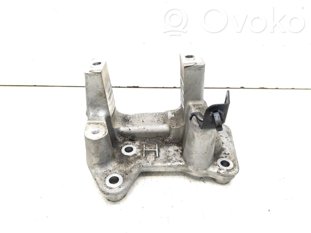 Peugeot 508 RXH Engine mounting bracket 