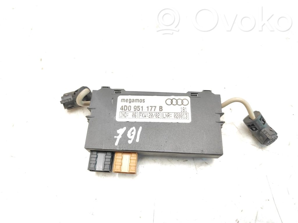 Audi A8 S8 D2 4D Aerial antenna amplifier 