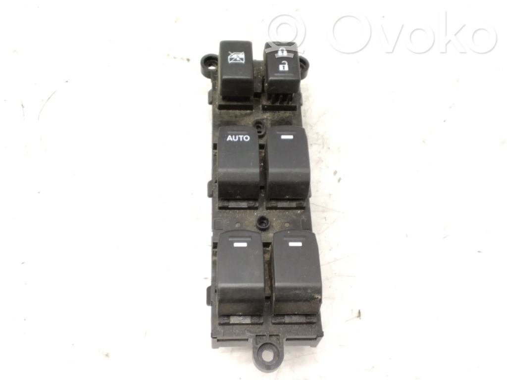 Suzuki SX4 S-Cross Electric window control switch 