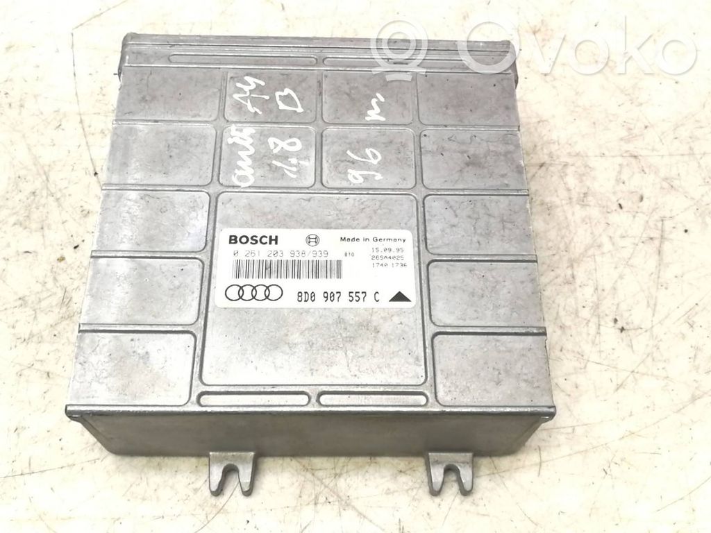 Engine control unit/module   8D0907557C,26SA4025,0261203938
