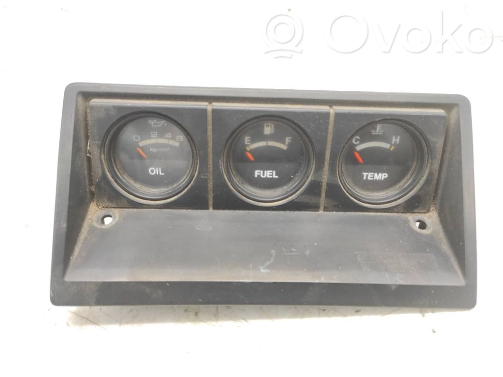 Isuzu Trooper Monitor / wyświetlacz / ekran 