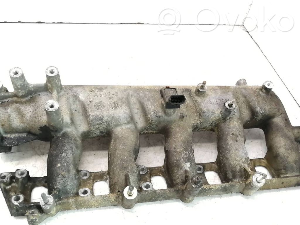 Lancia Thesis Colector de admisión 
