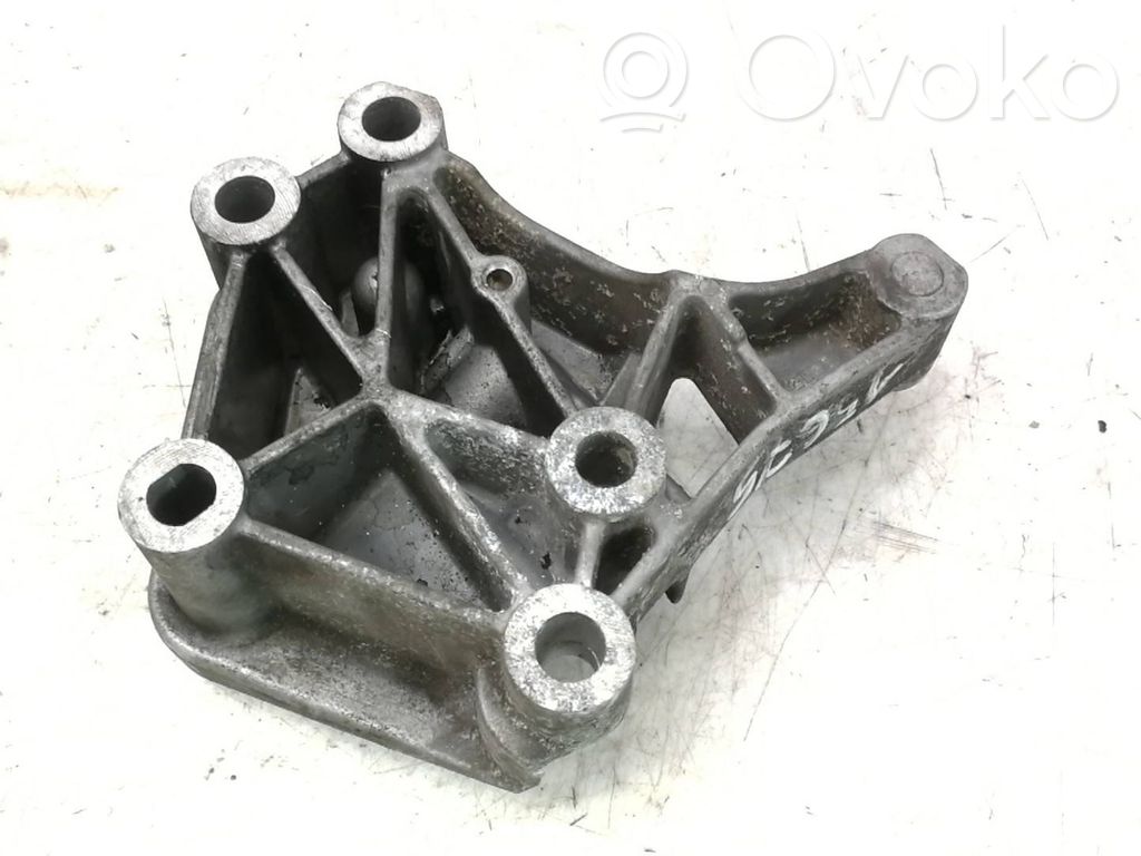 Engine mounting bracket   9146053,7083
