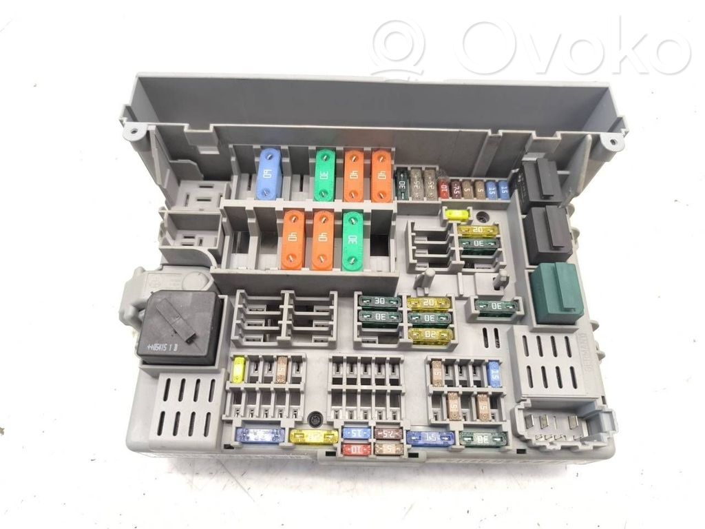 BMW 1 E81 E87 Drošinātāju bloks 