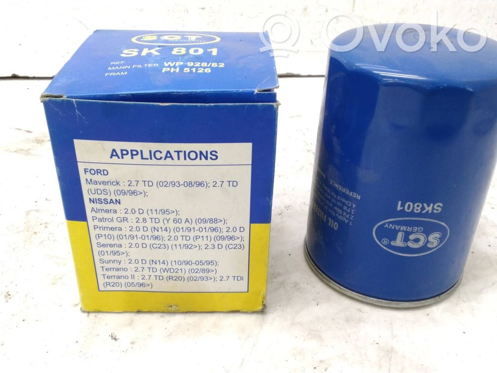 Nissan Serena Supporto di montaggio del filtro dell’olio 