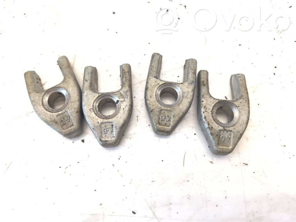 Abrazadera del inyector de combustible