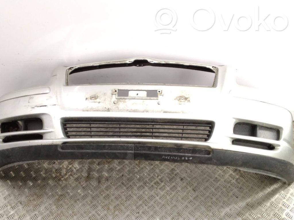 Toyota Avensis T250 Parachoques delantero 